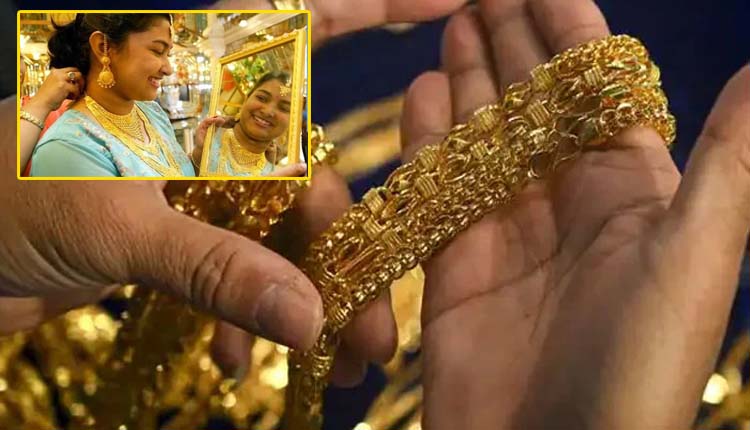 "Analyzing the Soaring Gold Prices Ahead of Dussehra Festival"